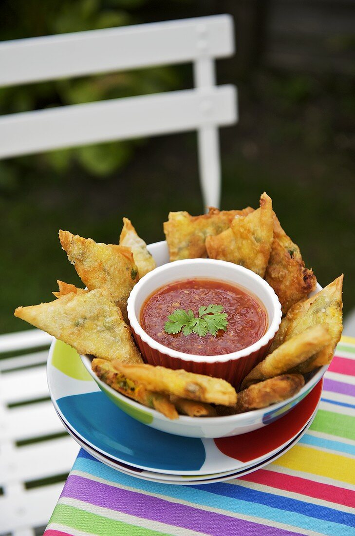 Samosas with dip