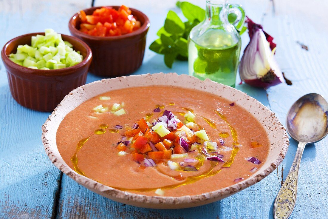 Gazpacho (kalte Gemüsesuppe, Spanien)