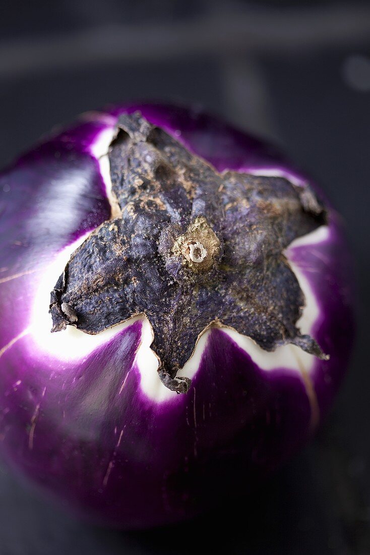 Purple aubergine (close-up)