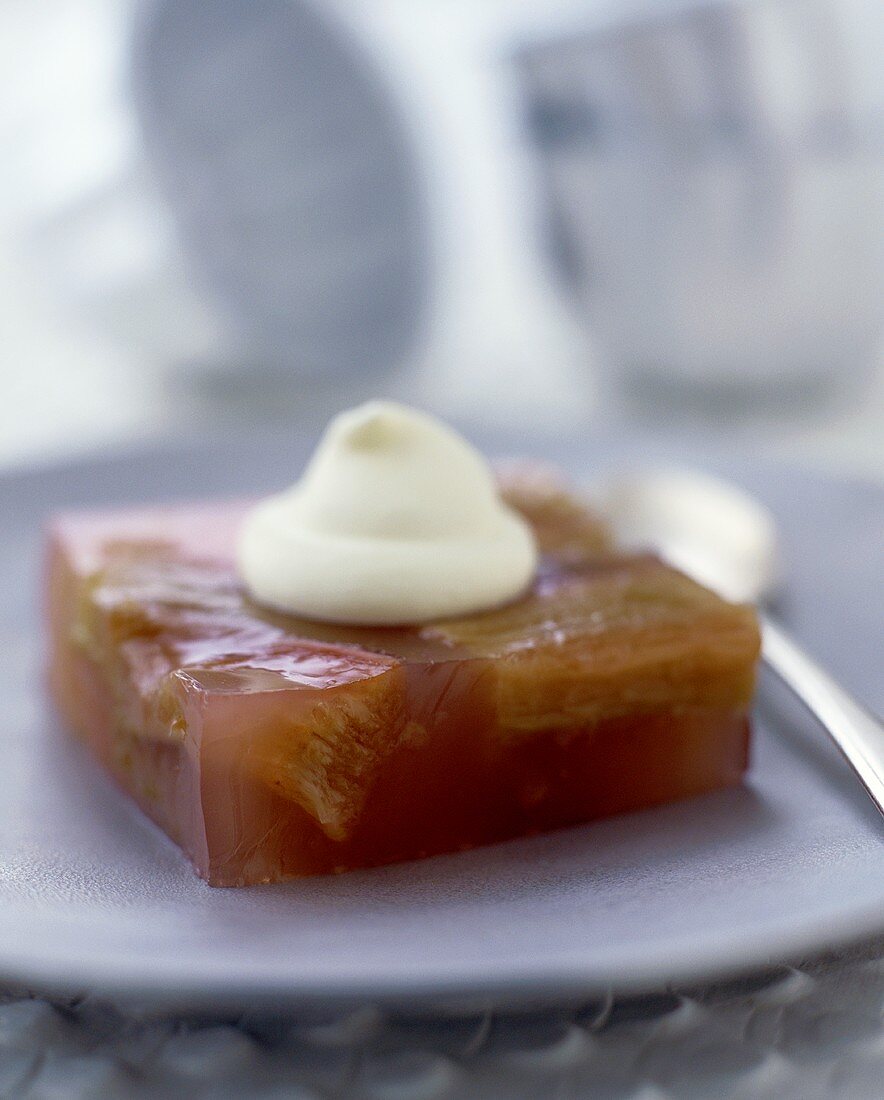 Rhubarb jelly with cream