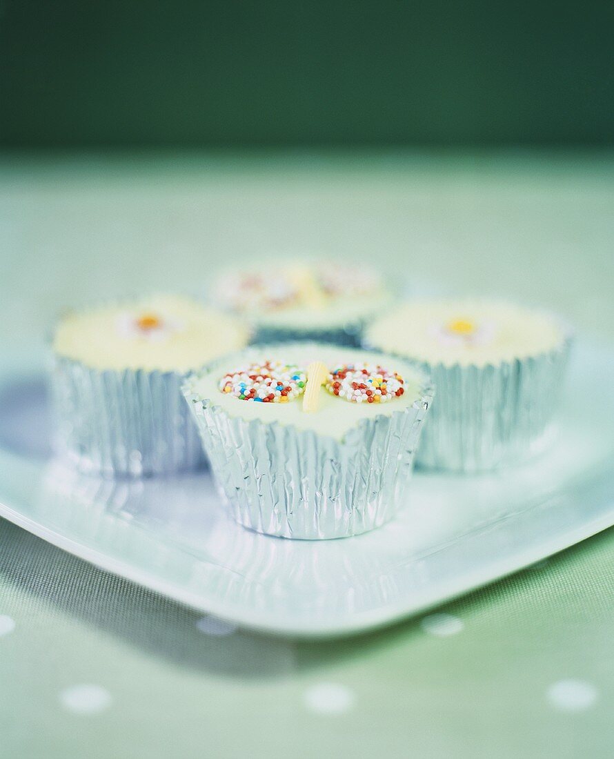 Cupcakes in Silbermanschetten