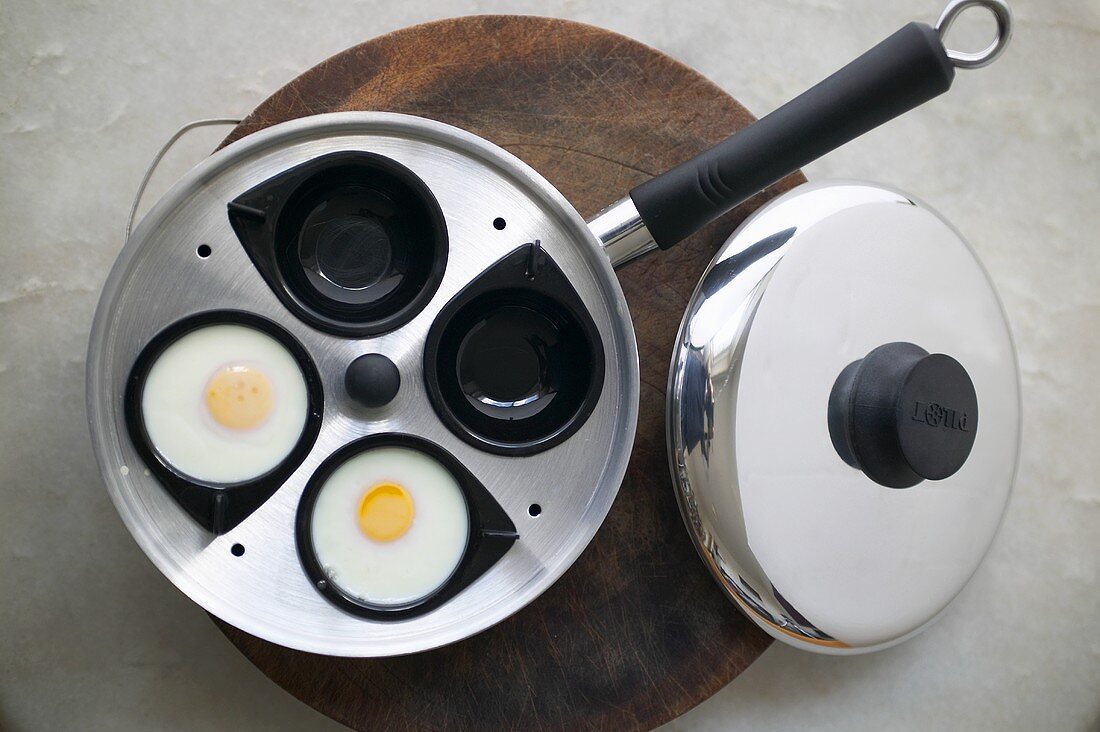 Poached eggs in a pan
