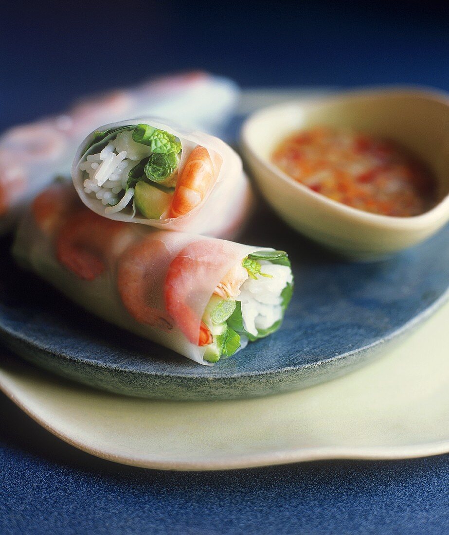 Spring rolls filled with shrimps, vegetables & rice noodles