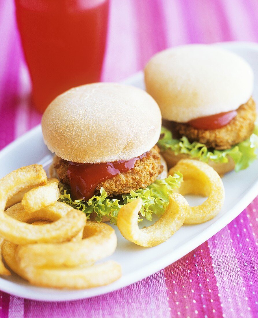 Mini-chicken burgers with chips