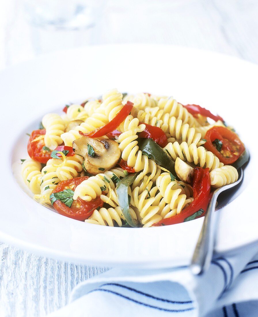 Fusilli mit Tomaten und Pilzen