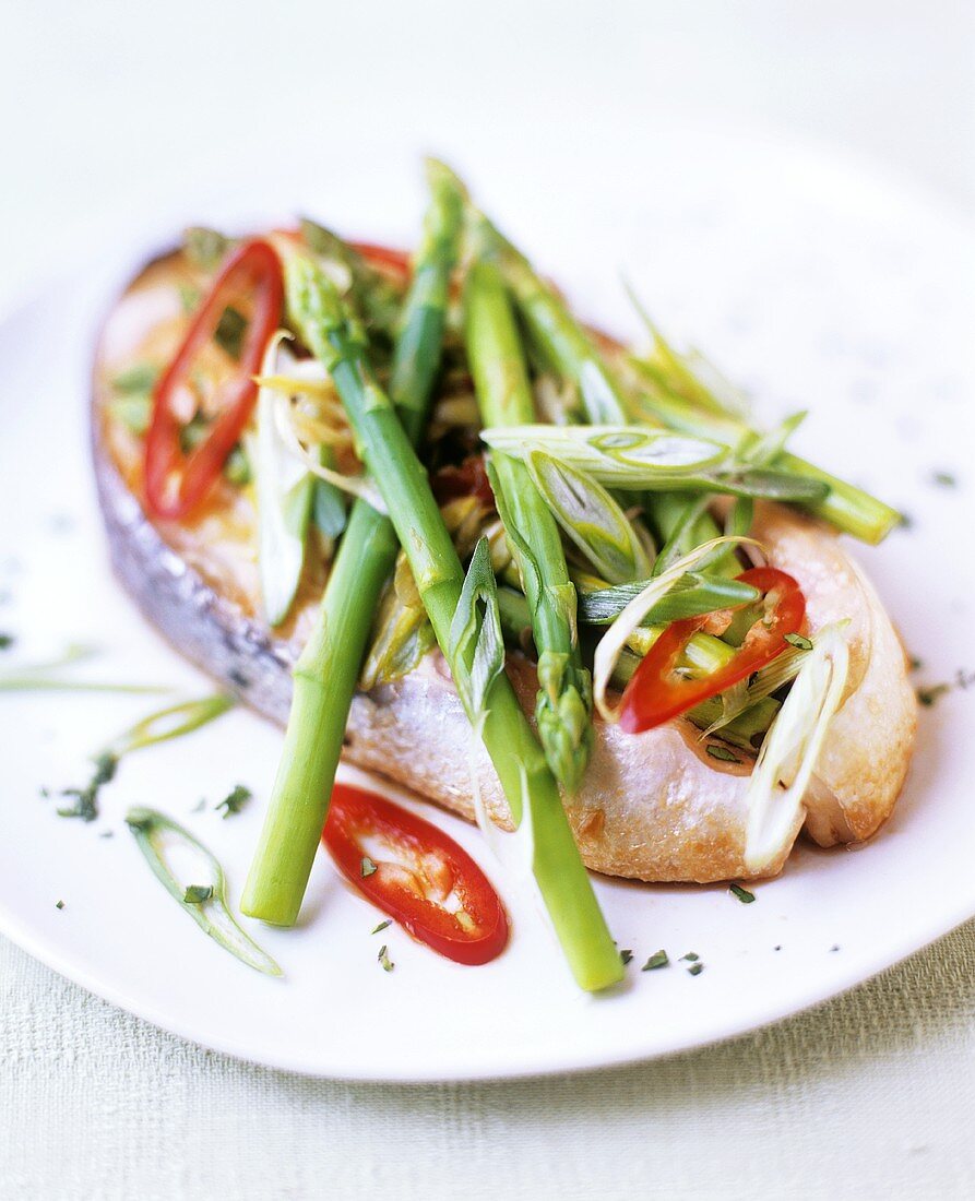 Salmon cutlet with green asparagus, spring onions & chilli