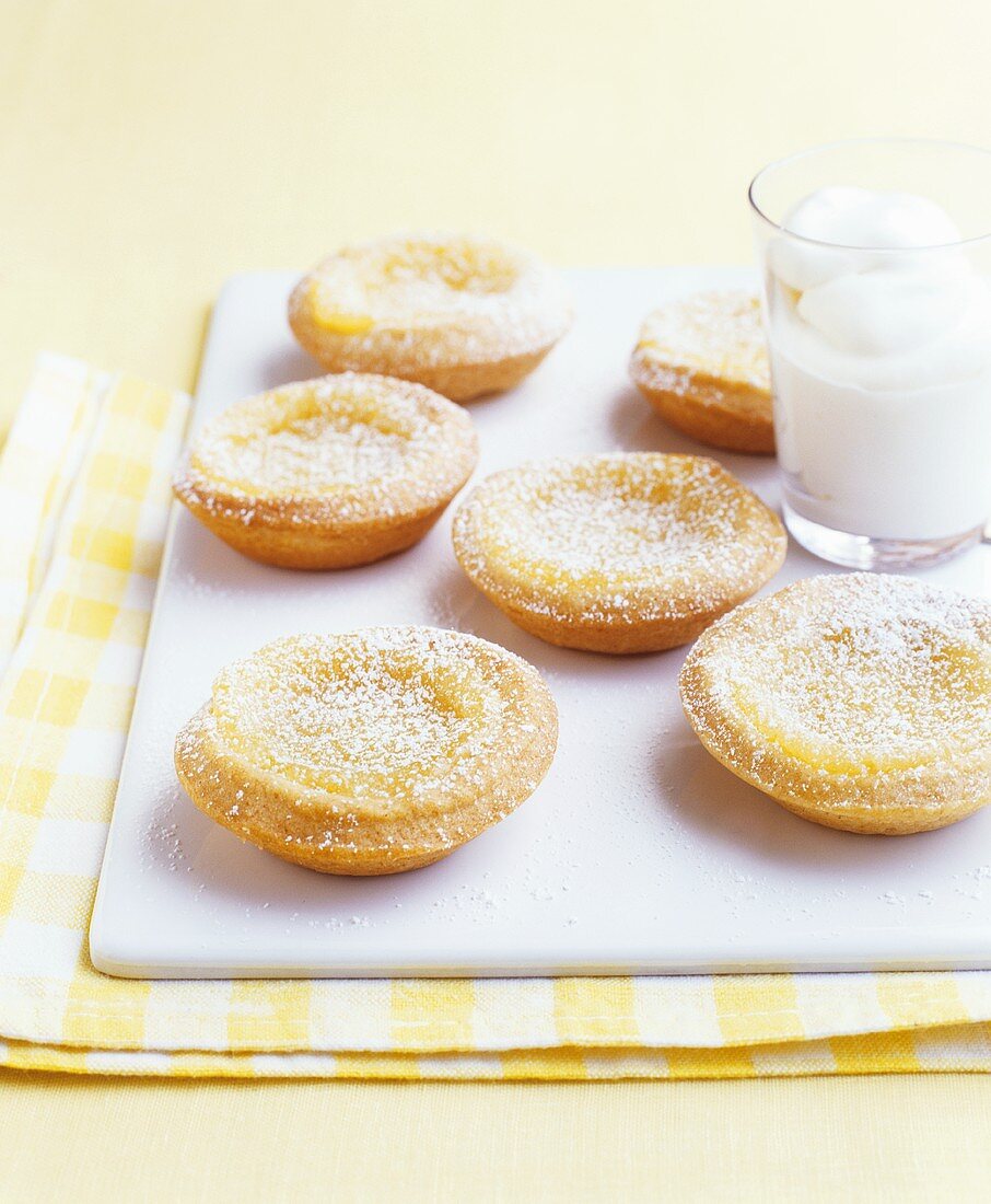 Lemon curd tarts with whipped cream