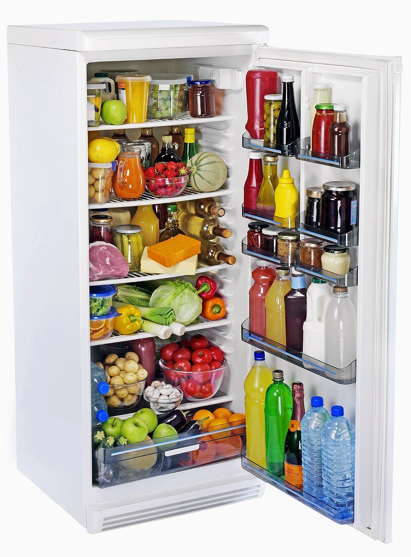 Blick auf einen vollen Kühlschrank