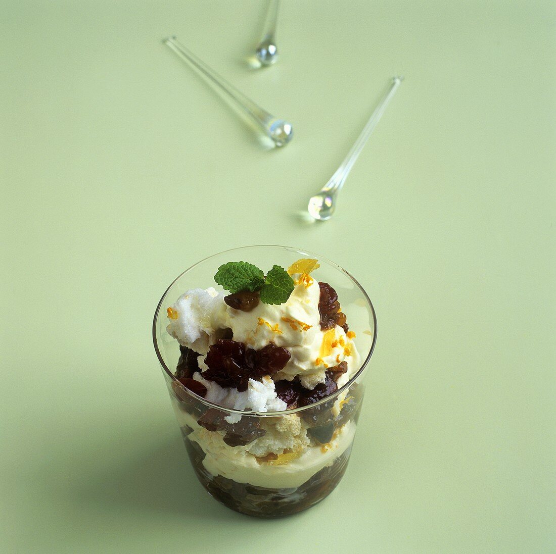 Eton Mess for Christmas (with dried fruit and cream)