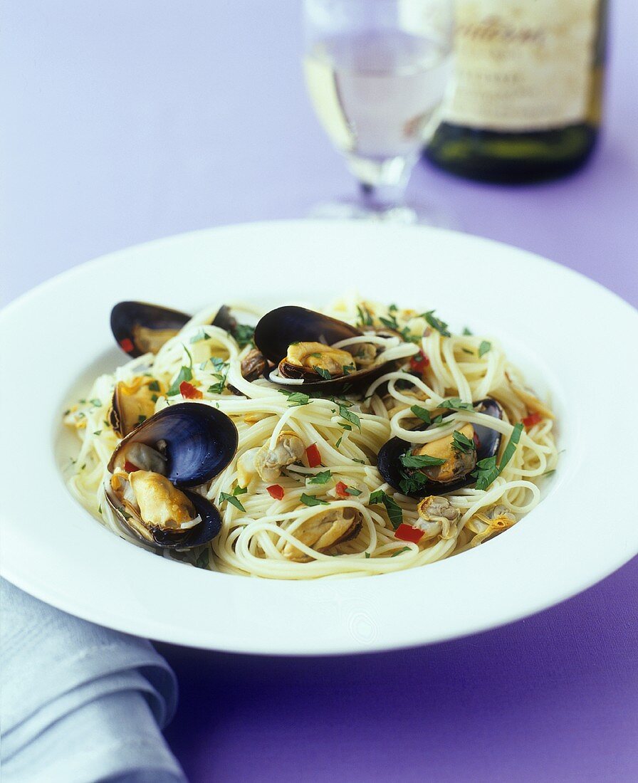 Spaghetti miramare (Spaghetti with shellfish and chilli)
