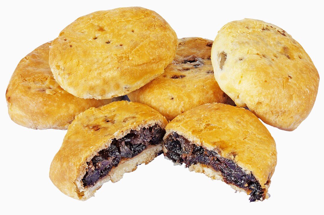 Lancashire Eccles cakes (Puff pastry with currant filling, England)