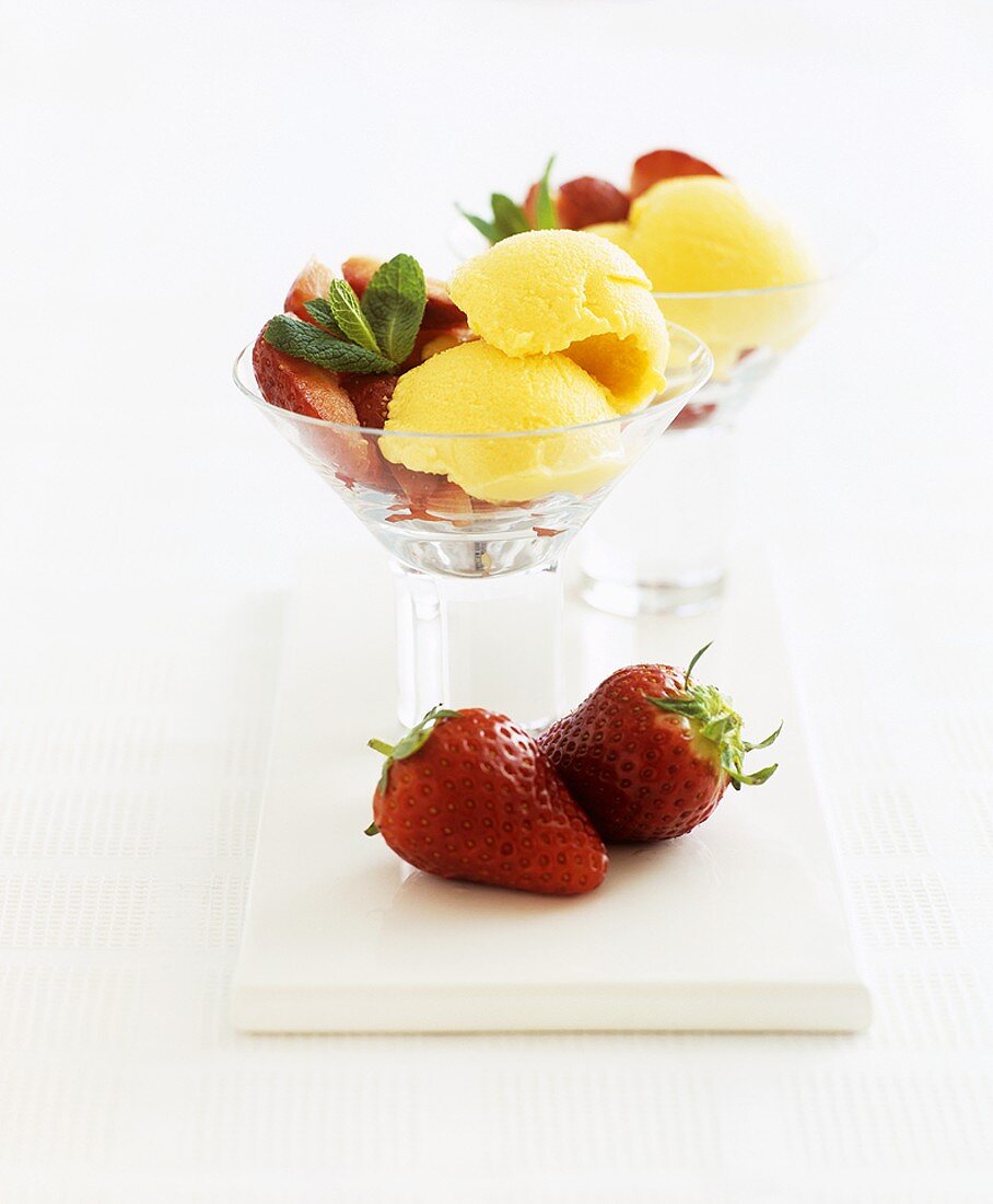 Low-fat mango ice cream with fresh strawberries