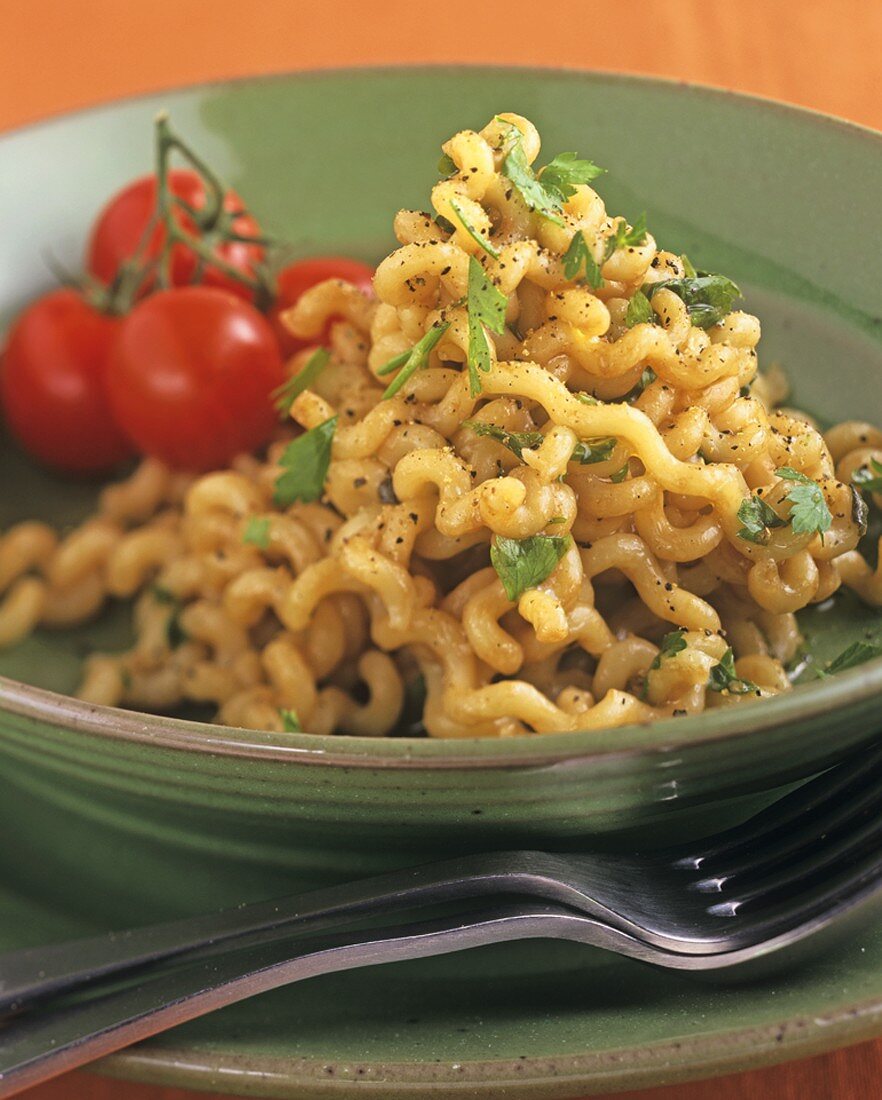 Pasta mit Kräutern und Knoblauch