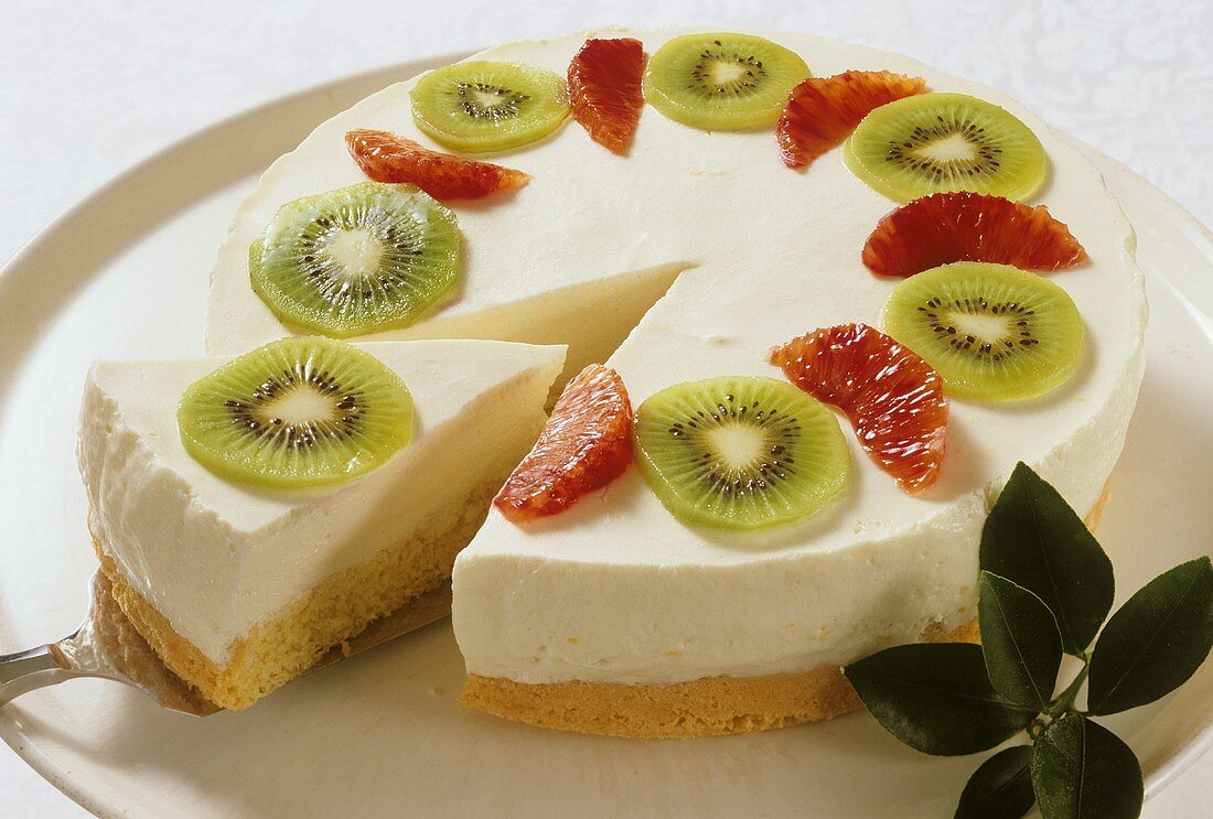 Cream cheesecake with kiwi fruit & blood oranges
