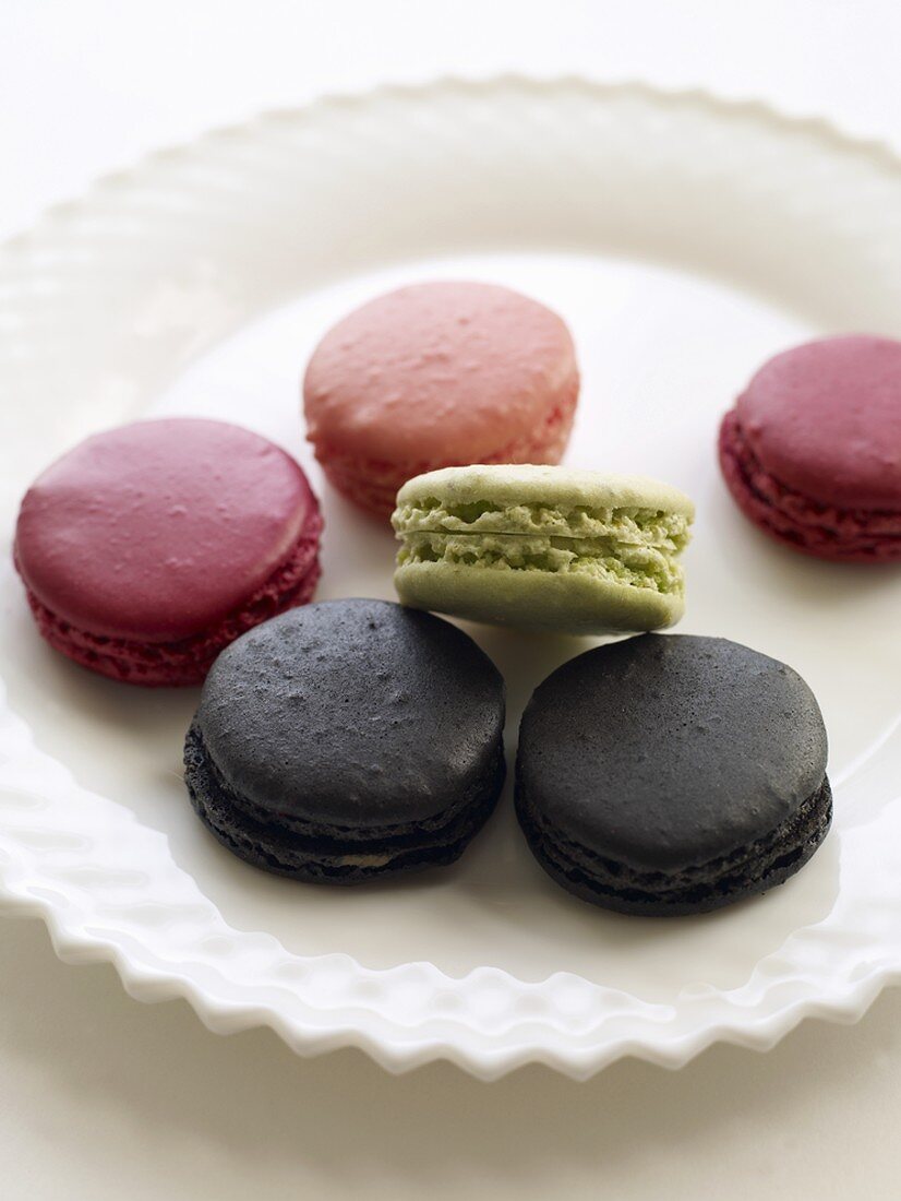 Liquorice, pistachio & berry macarons (small French cakes)