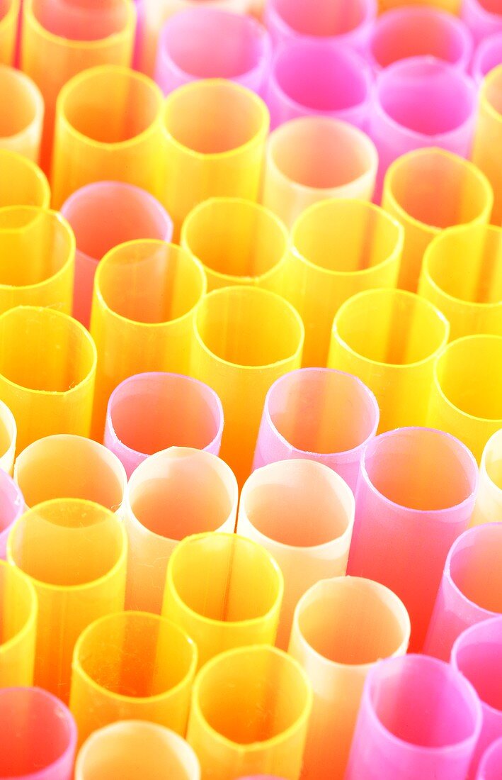 Coloured straws (full-frame)