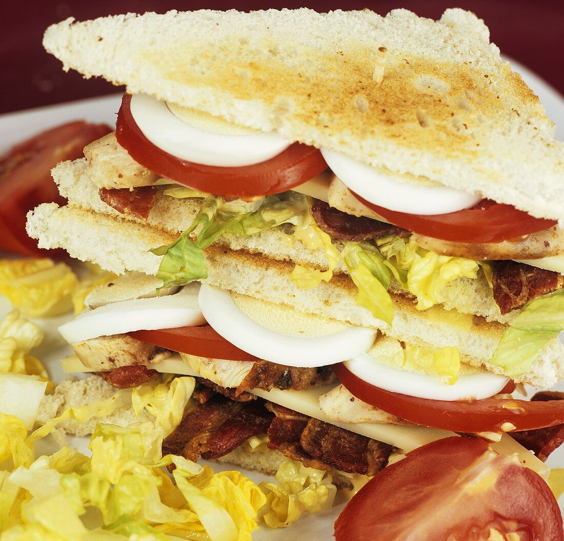 Club sandwich with egg