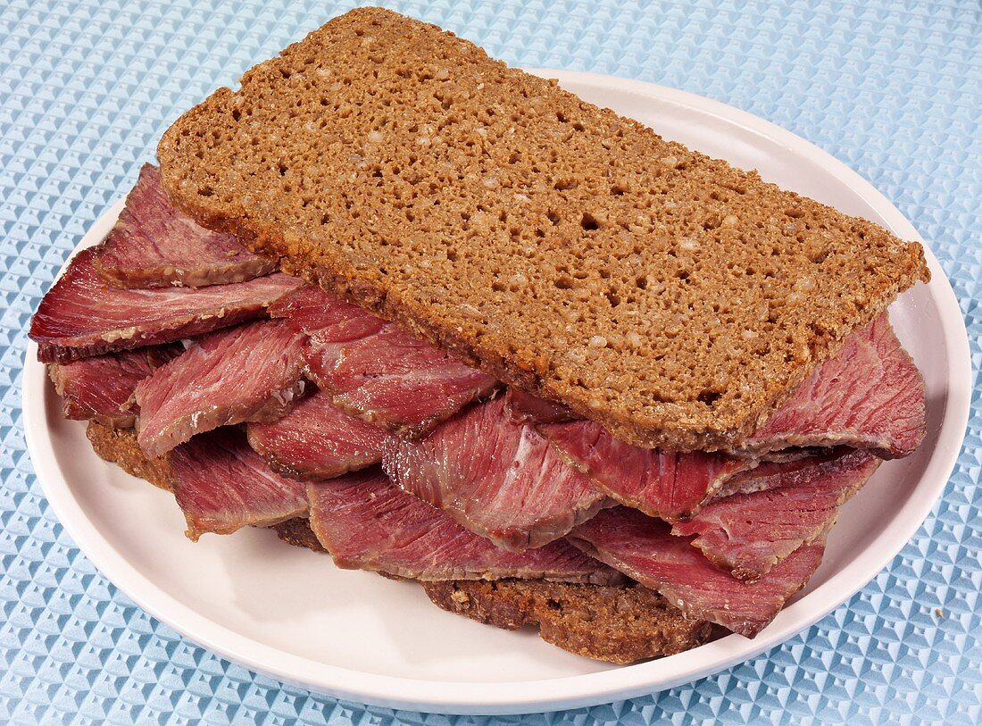 Corned beef sandwich on rye bread