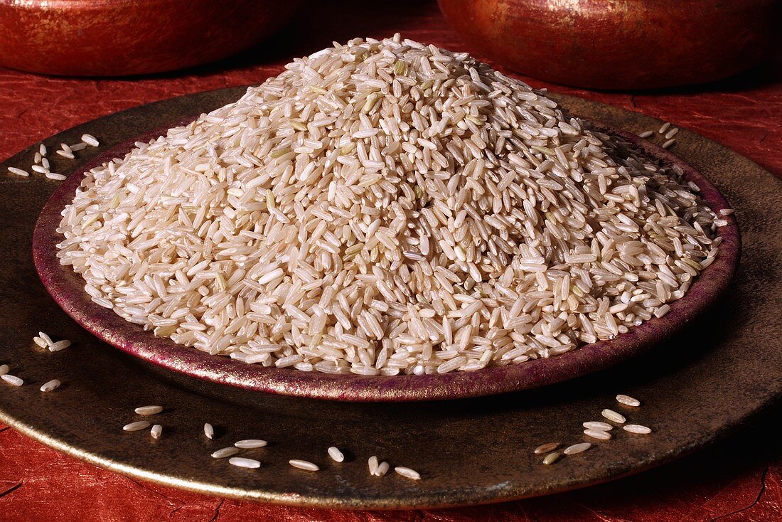 Brauner Reis in einer Schale
