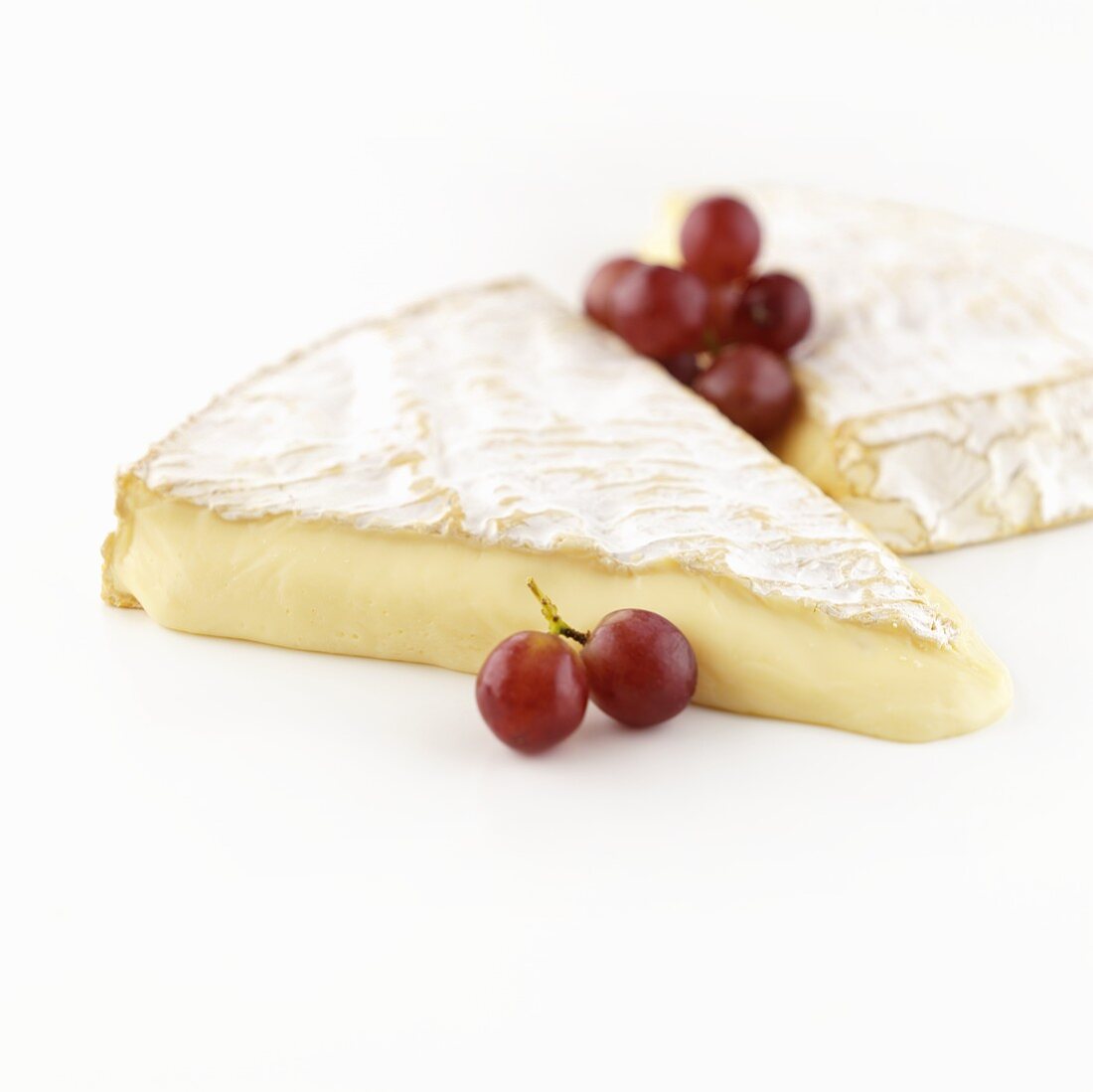 Brie de Meaux cheese with red grapes