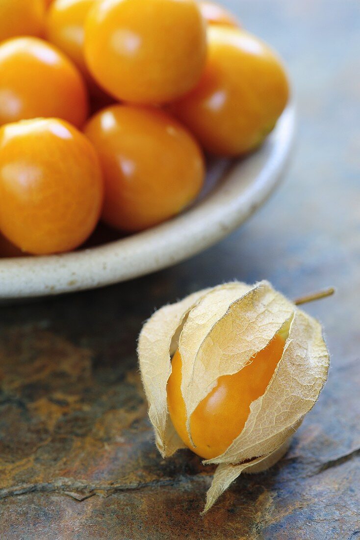Physalis with and without husks
