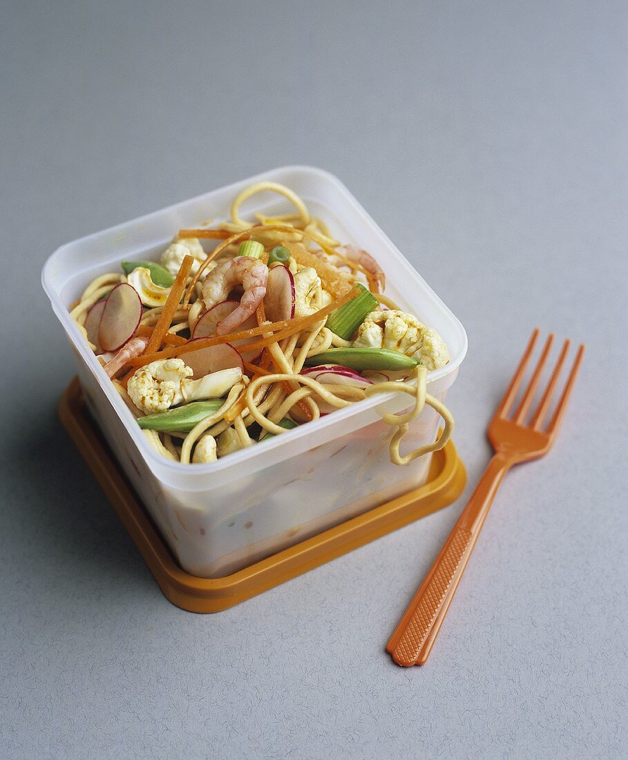 Egg noodles with vegetables & cashews in food storage box