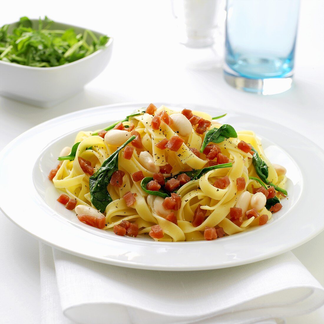 Tagliatelle with spinach, white beans and diced bacon
