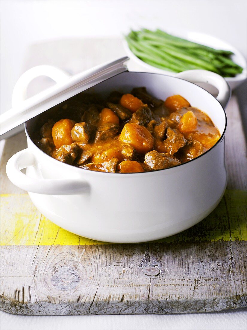 Meat and carrot stew with beans