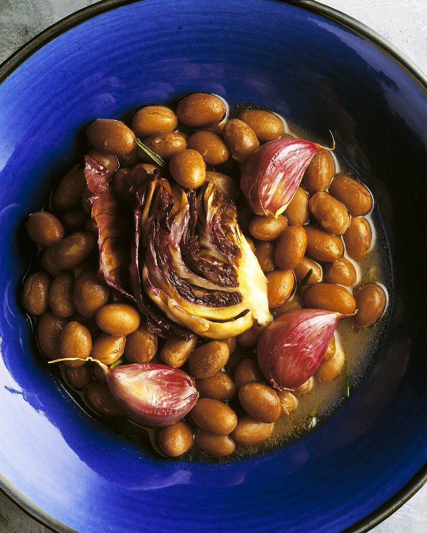 Borlotti beans with radicchio and garlic