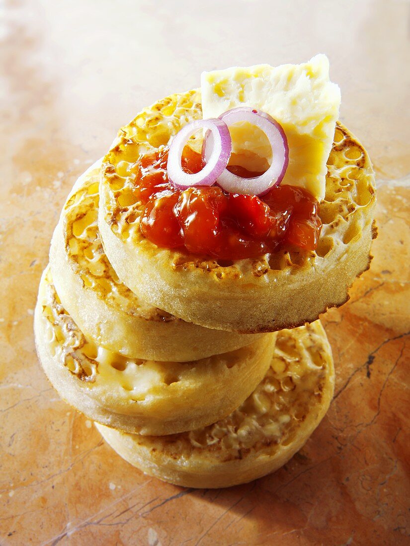 Crumpets with tomato chutney and cheese