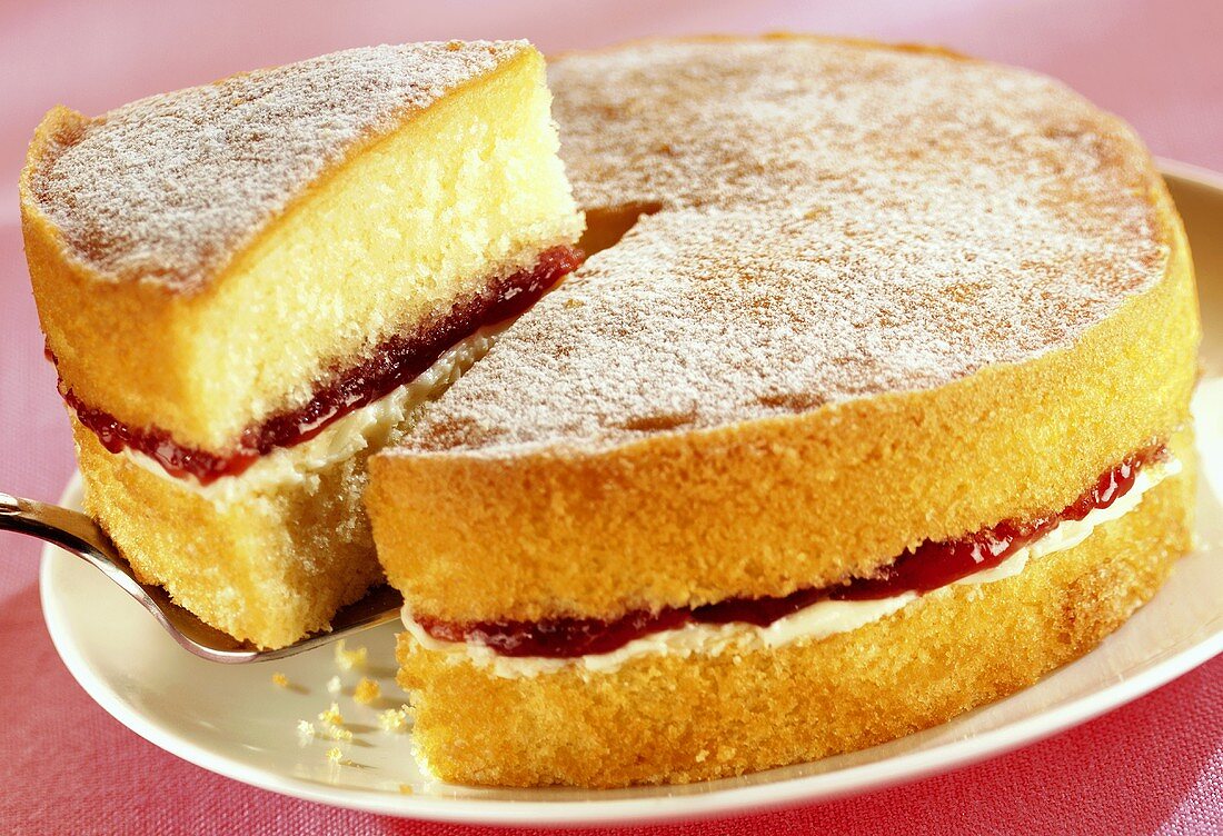 Victoria Sponge Cake (Biskuitkuchen, England)