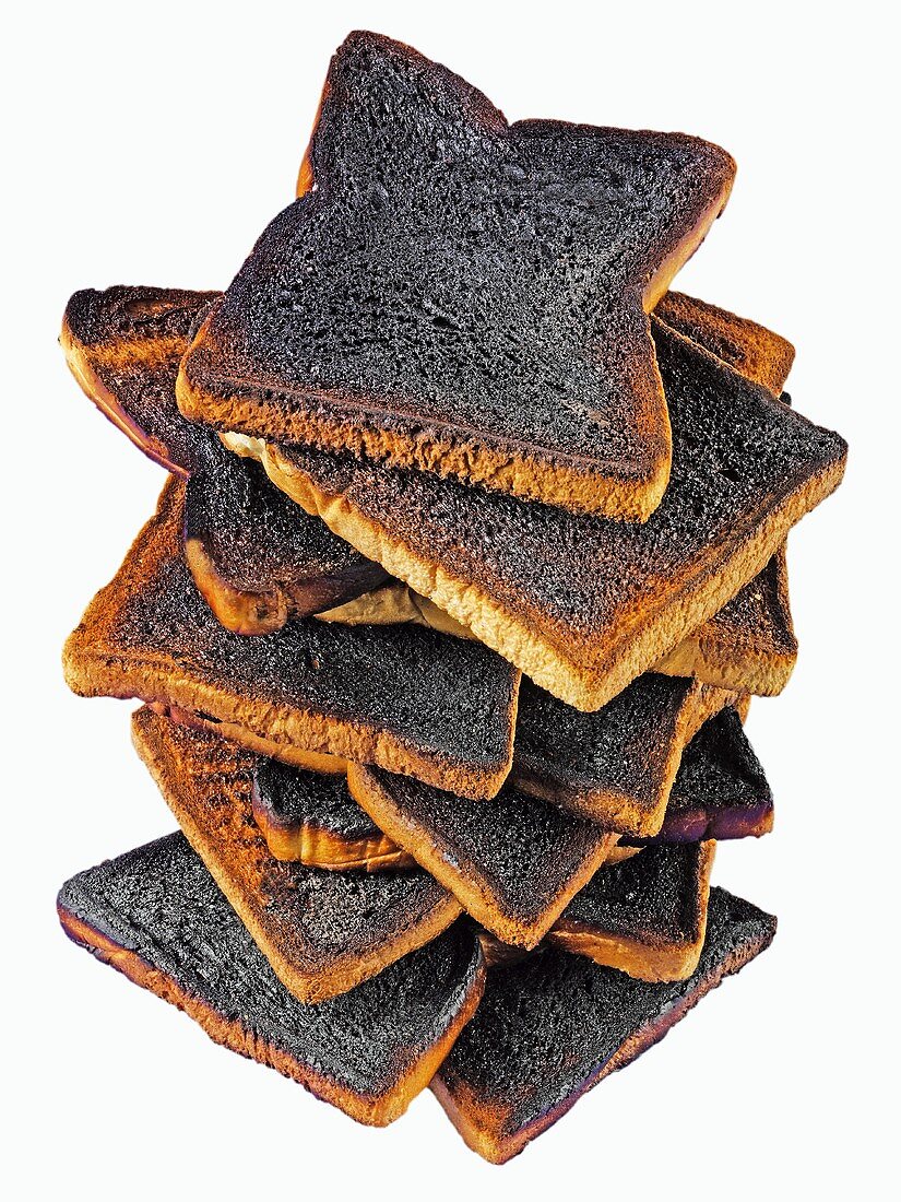 Ein Stapel verbrannter Toastscheiben