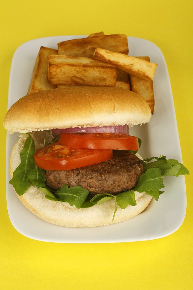 Burger with tomato and rocket & chips
