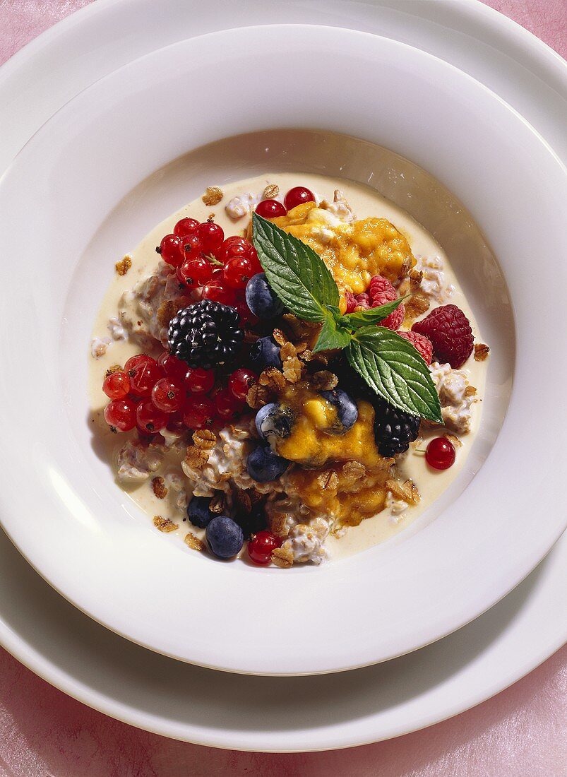 Flockenmüsli mit Beeren