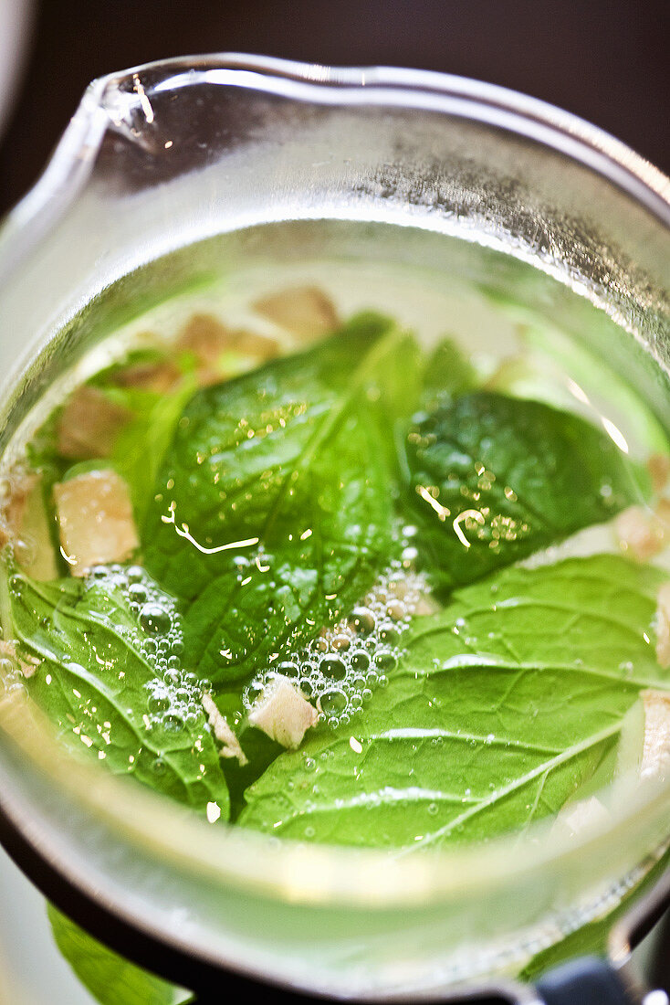 Mint tea with brown sugar