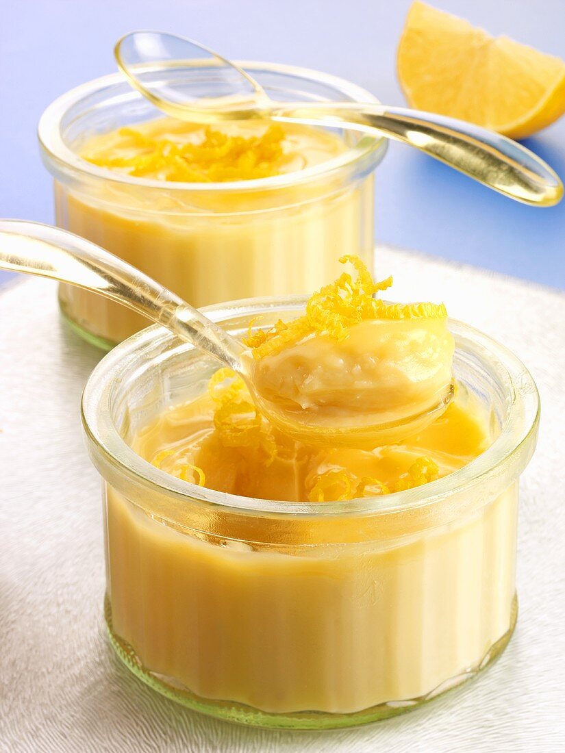 Lemon posset (Lemon dessert, England)