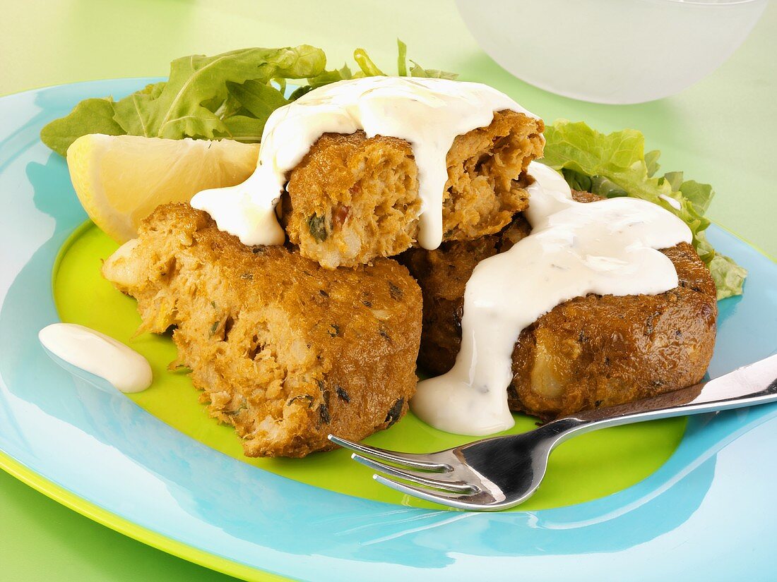 Salmon fishcakes with mayonnaise and green salad