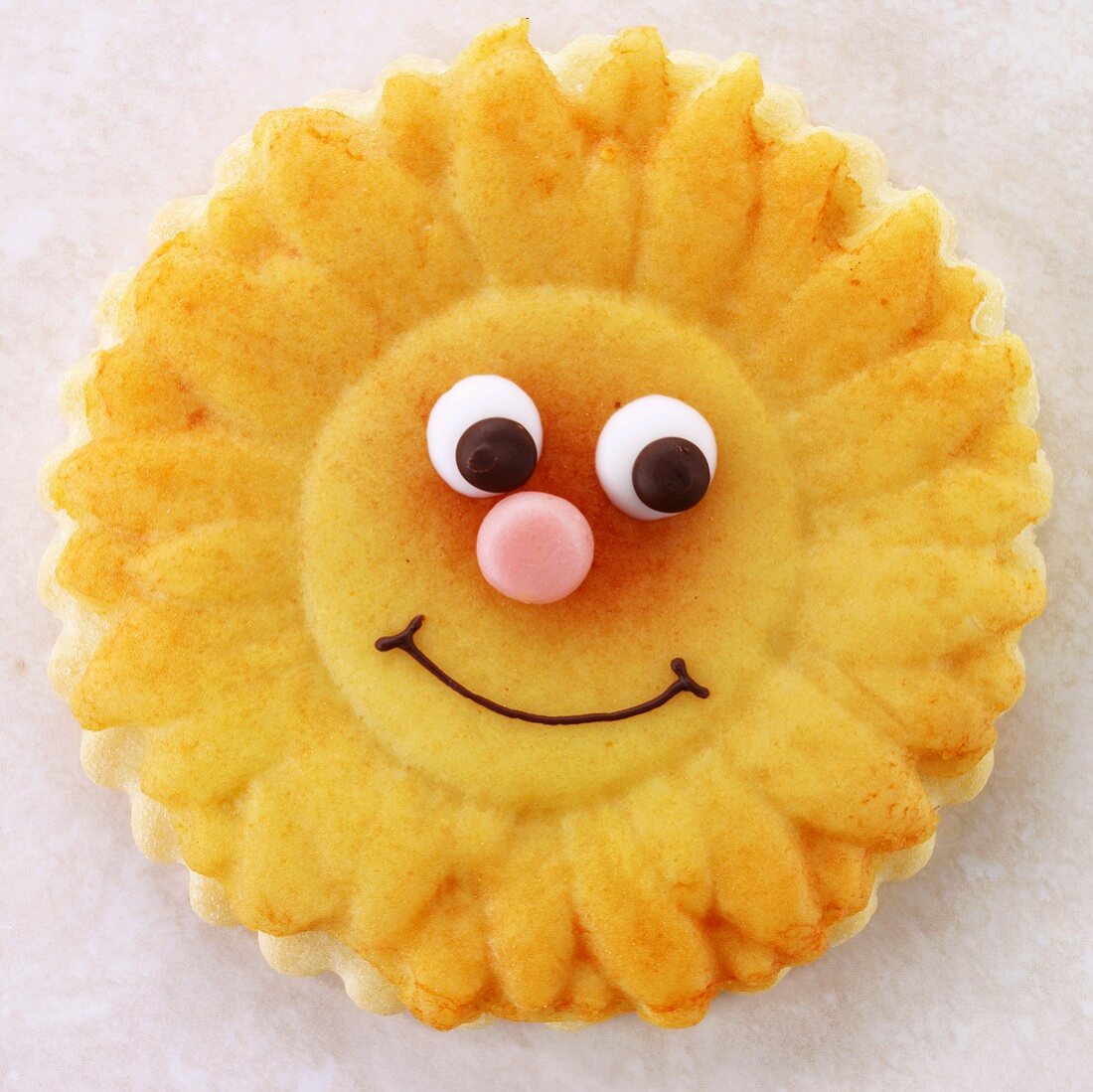 Keks in Sonnenblumenform mit Gesicht