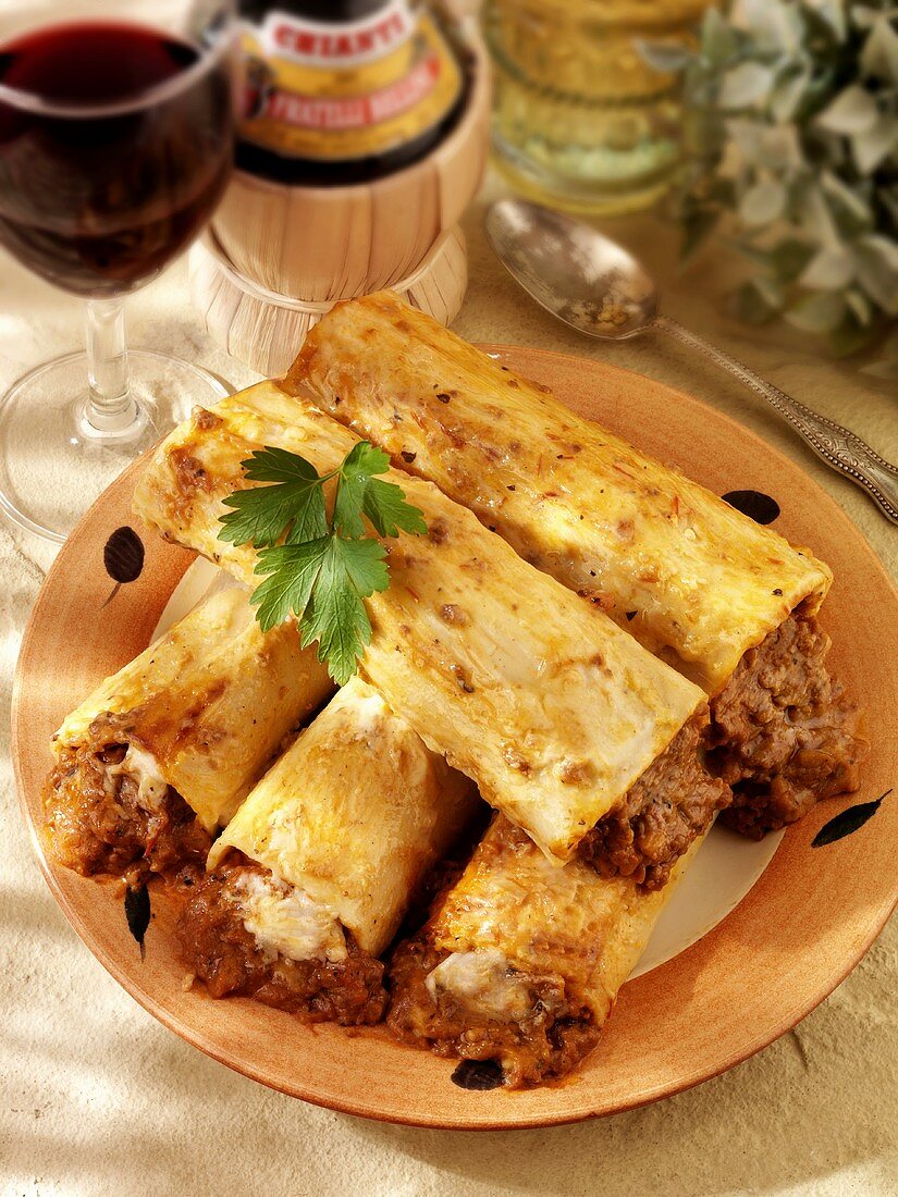 Five cannelloni with mince filling