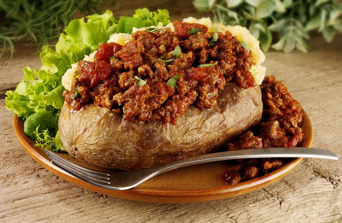 A baked potato with bolognese sauce
