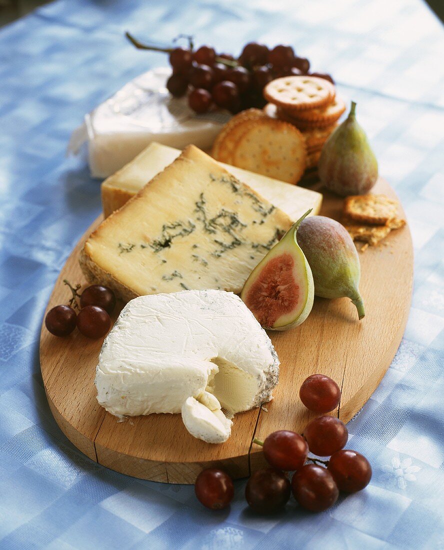 Cheese board with grapes, figs and crackers