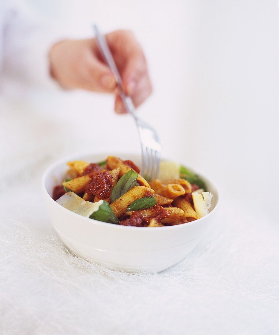 Penne with tomatoes and basil