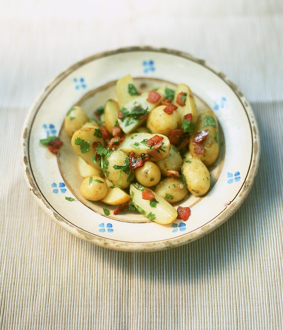 Kartoffeln mit Speck und Koriandergrün