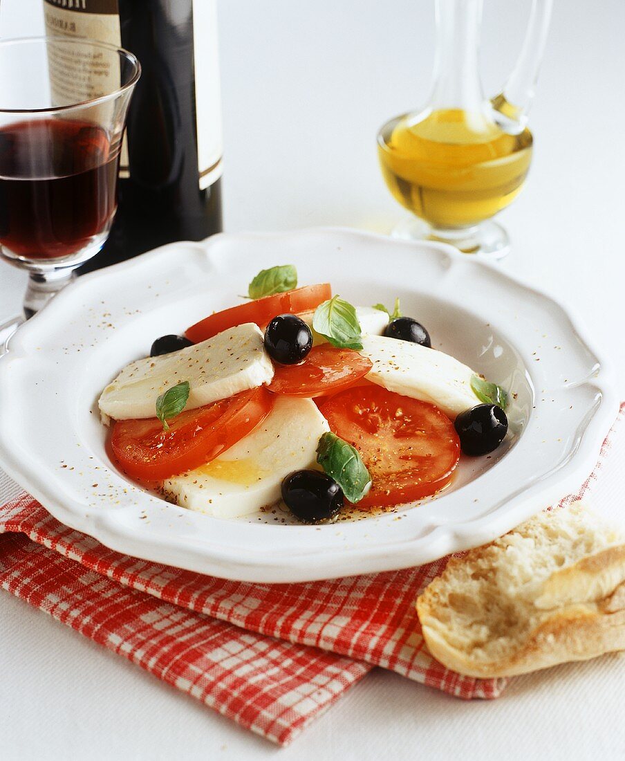 Tomato-mozzarella with olives