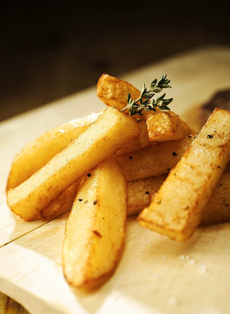 Pommes frites mit Thymian