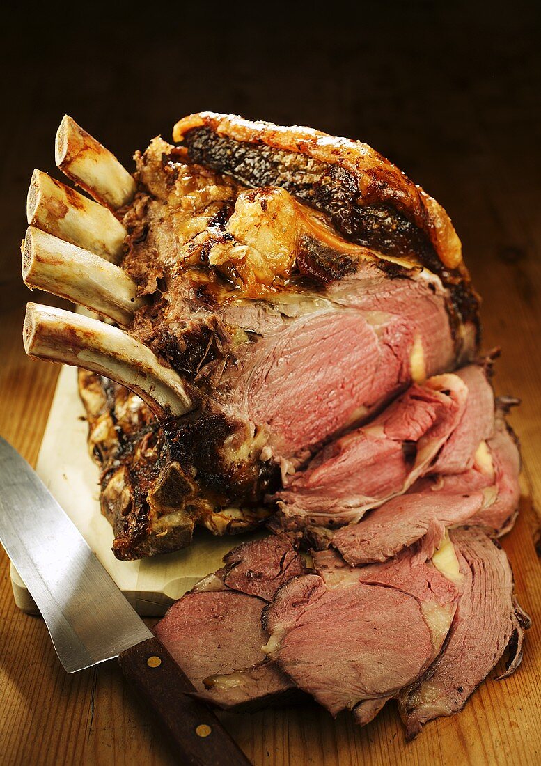 Rack of beef, slices carved