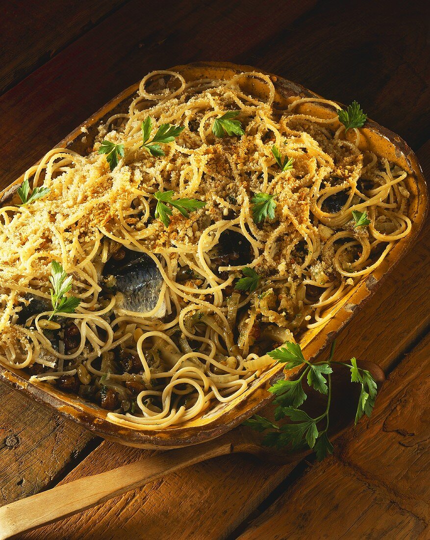 Pasta con le sarde (Spaghetti mit Sardinen, Italien)
