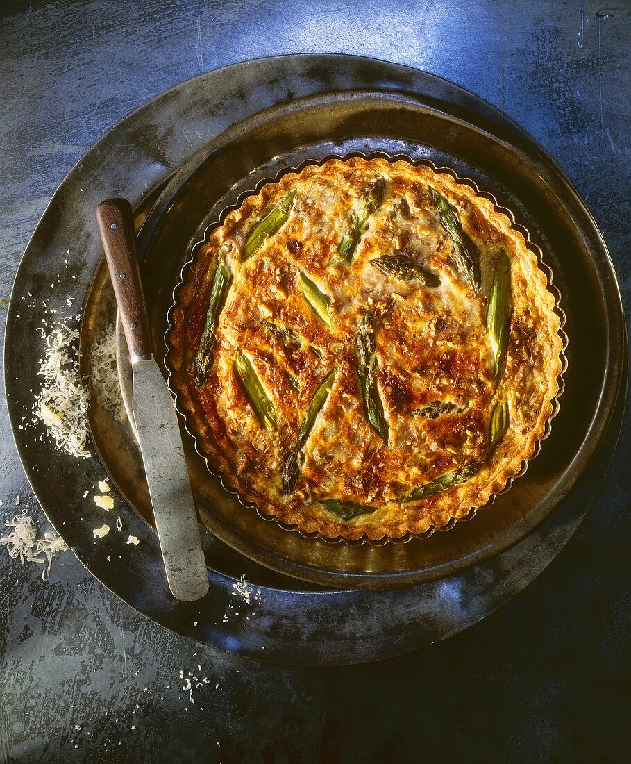 Spargelquiche mit Walnüssen und Parmesan