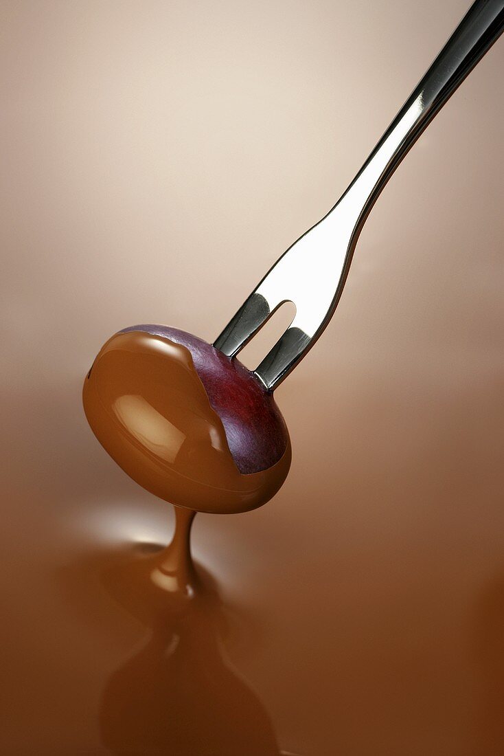 Grape in chocolate sauce