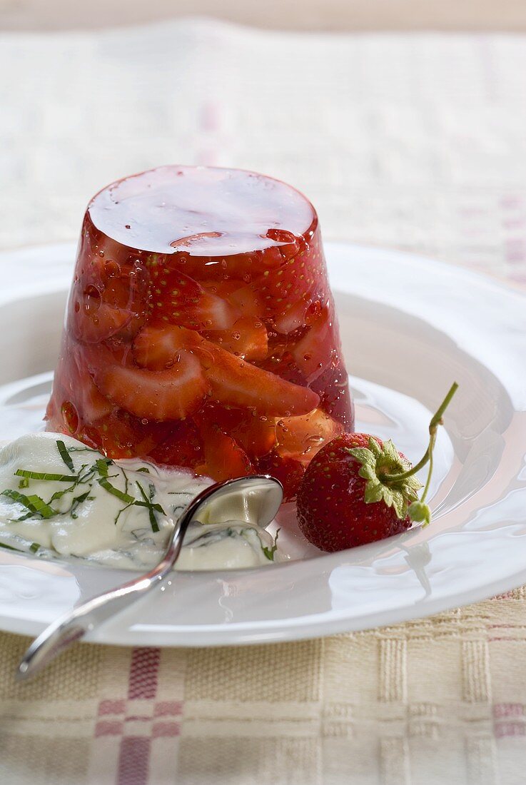 Gelatina di fragole (Strawberries in jelly with yoghurt & cream sauce)